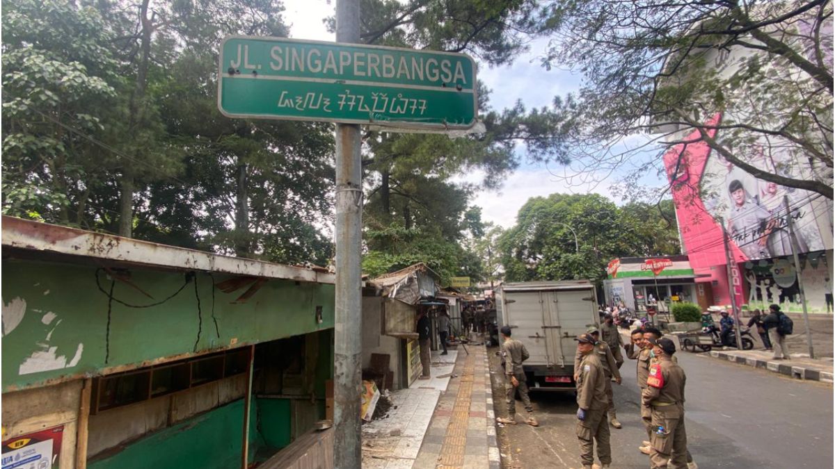 Topics Covered: Pascapenertiban Jalan Dipatiukur, Satpol PP Bandung Minta Empat Camat Awasi Ketat Ruang Publik