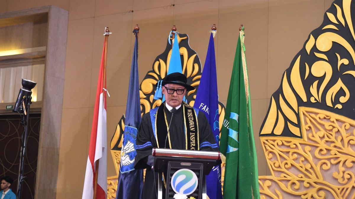 New Policy: Dirut bank bjb Ayi Subarna Lulus  Universitas Ekuitas Indonesia Mengikuti Wisuda Bersama Ratusan Mahasiswa