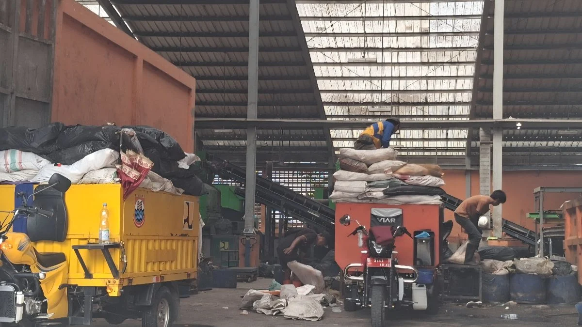 Kenaikan Harga BBM Tak Pengaruhi Pengangkutan Sampah di Cimahi