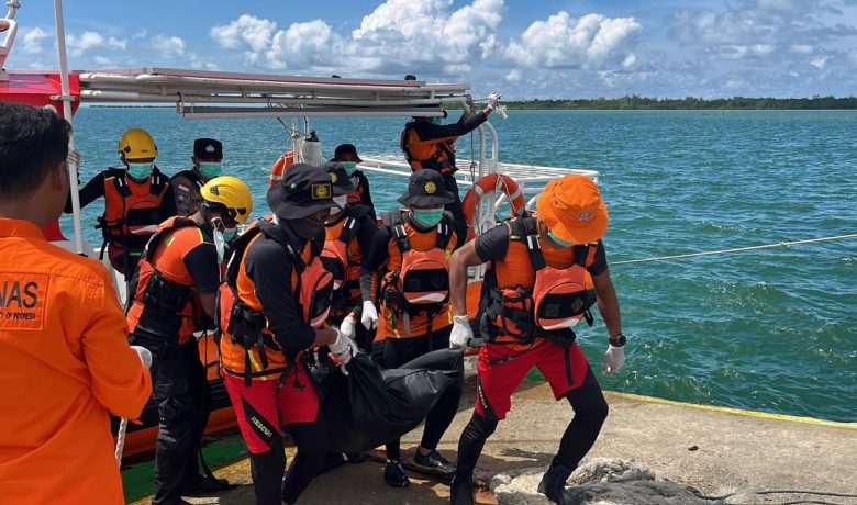 Satu ABK KM Ocean Three Ditemukan Meninggal Dunia – Tim SAR Gabungan Masih Cari Satu Korban Lagi