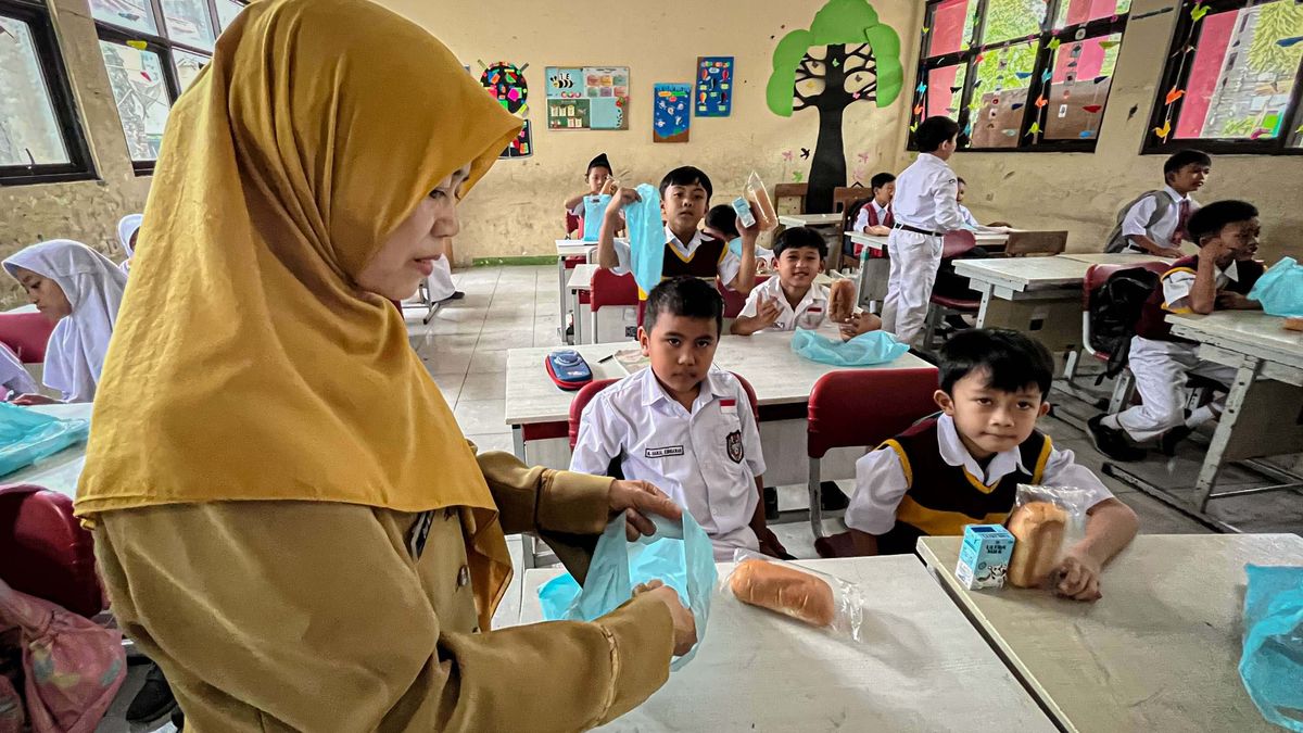 Announced: Dorong Kesejahteraan Guru, DPR Desak Gaji Guru Minimal Rp5 Juta Per Bulan