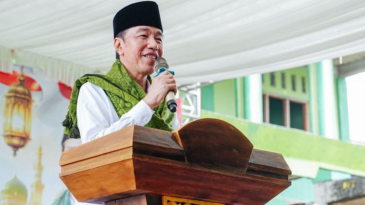 What Happened During: Disambut Ribuan Santri Ponpes Nurul Qodiri Lampung, Jokowi: Saya Tidak Berubah, Masih Seperti Dulu