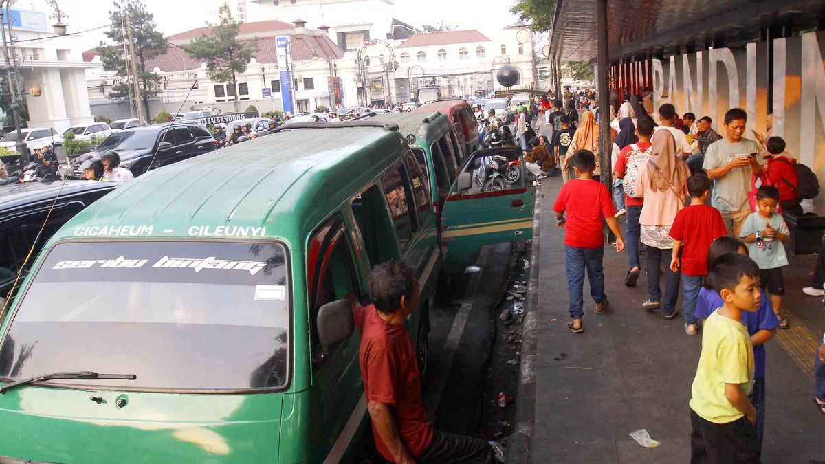 Kalah dengan Kendaraan Pribadi – Bagaimana Nasib Angkot di Bandung?