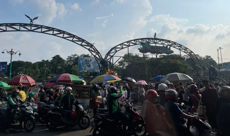 Edisi HUT Jakarta – Pengunjung Kebun Binatang Ragunan Tembus Rekor 135.000 Orang