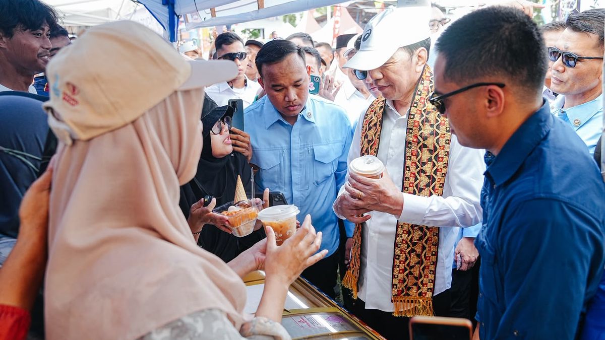 What Happened During: Safari Politik di Lampung, Jokowi Blusukan ke Pasar, Kunjungi UMKM hingga Silaturahmi dengan Santri