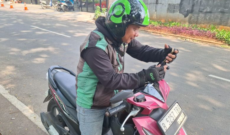 Facing Challenges: Curhat Driver Ojol, Pendapatan Harian Tergerus Bensin dan Makan