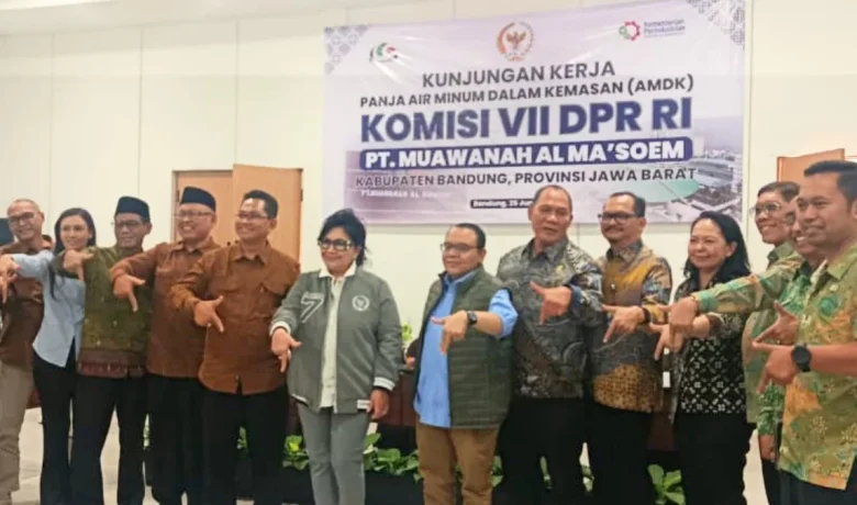 Topics Covered: DPR Soroti Praktik Kerja Sama Merek AMDK, DPR Minta Informasi Produsen Diperjelas
