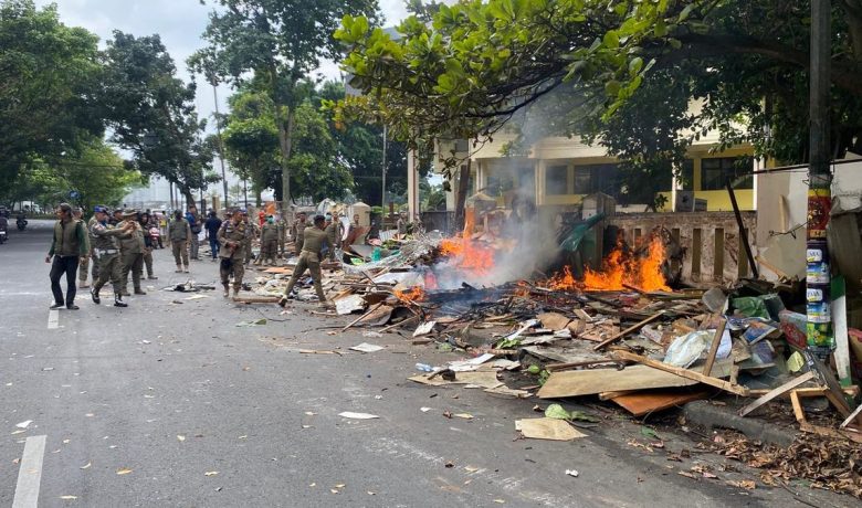 New Policy: Langgar Perda, Pemkot Bandung Tegaskan Tidak Ada Ganti Rugi dan Relokasi bagi Pedagang di Dipatiukur