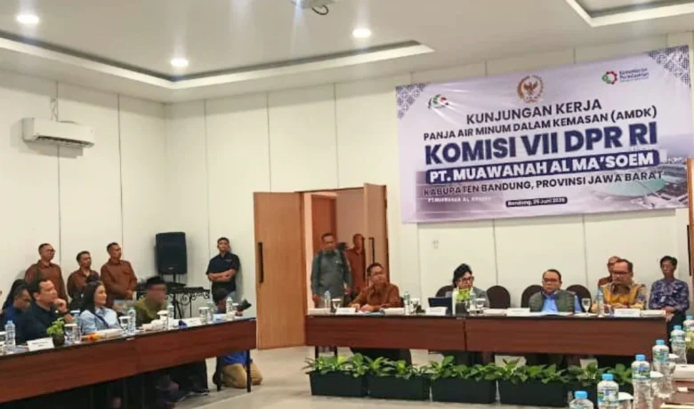 Topics Covered: Industri AMDK Minta Regulasi Dievaluasi, DPR Siap Tampung Masukan untuk Perbaikan Aturan