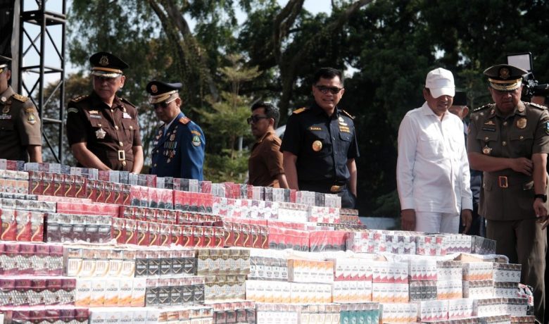 44 Juta Batang Rokok Ilegal Senilai Rp65 M Hasil Sitaan se-Jabar Dibakar