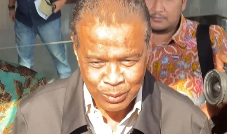 Diperiksa KPK 7 Jam – Fuad Hasan Tertawa Saat Ditanya Keuntungan Ilegal Maktour Rp27,8 Miliar