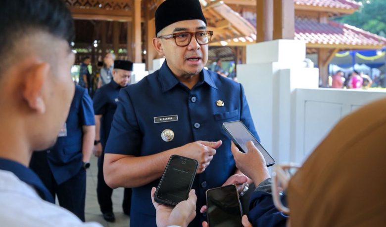 Visit Agenda: Farhan Larang Pedagang Cuanki di Depan Masjid Pusda Jualan hingga Lewat Tengah Malam