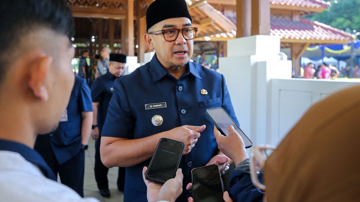 Visit Agenda: Farhan Larang Pedagang Cuanki di Depan Masjid Pusda Jualan hingga Lewat Tengah Malam