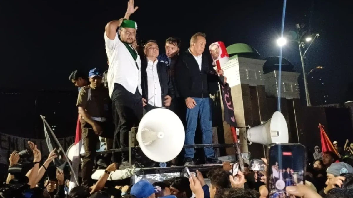 Meeting Results: Dasco Saat Orasi di Demo DPR: Kita Akan Tindaklanjuti Tuntutan Mahasiswa