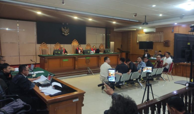 What Happened During: Saksi Akui Antarkan Rp 8,5 Miliar Ke Ade Kunang, Ijon Proyek atau Pinjaman?