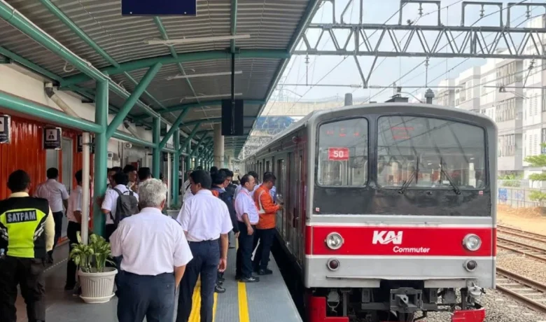 Historic Moment: Menhub Siap Tambah Jam Operasional KRL ke Stasiun JIS Saat Ada Konser dan Pertandingan
