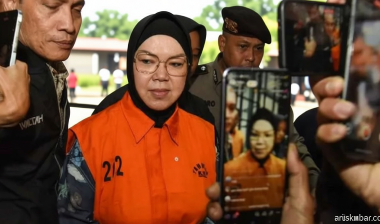 Baru Menang Telak Lawan Kotak Kosong – Bupati Sukoharjo Etik Suryani Diciduk KPK