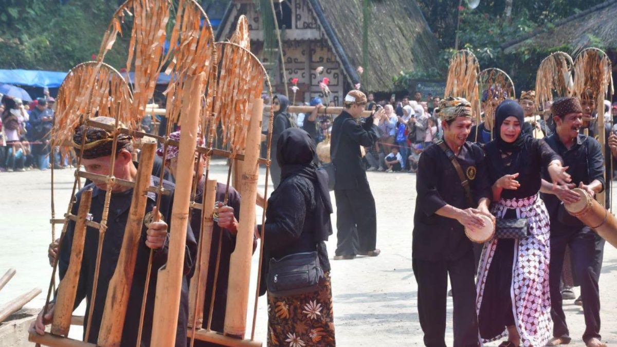 Seren Taun ke-447 Kasepuhan Sinar Resmi – Merawat Tradisi di Tengah Arus Modernisasi