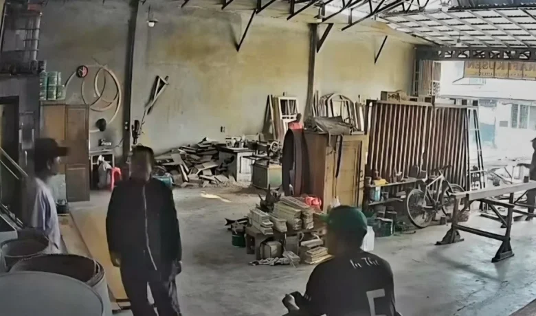 Pernah Viral – Dua Pelaku Pemalak Pengrajin Kayu di Bandung Barat Akhirnya Diringkus Polisi