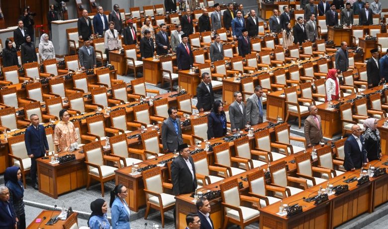 Topics Covered: DPR dan Purbaya Sepakat, RUU Pusat Finansial Indonesia Dibawa ke Sidang Paripurna