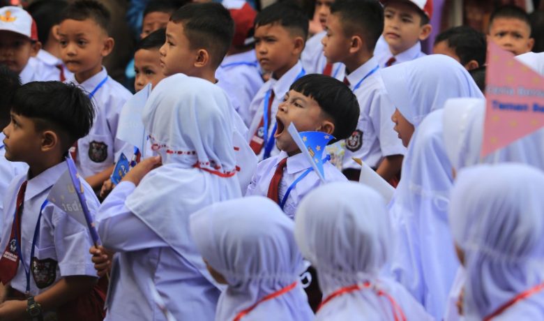 Sempat Ikuti MPLS – Bocah Perempuan di Karawang Ditolak Masuk SD Dengan Dalih Kuota Penuh