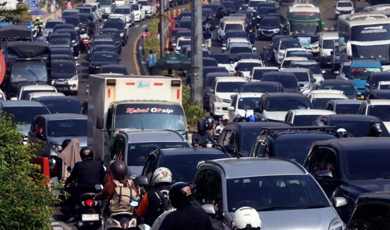 36.000 Kendaraan Masuk Puncak Bogor – Polisi Terapkan One Way Berkala