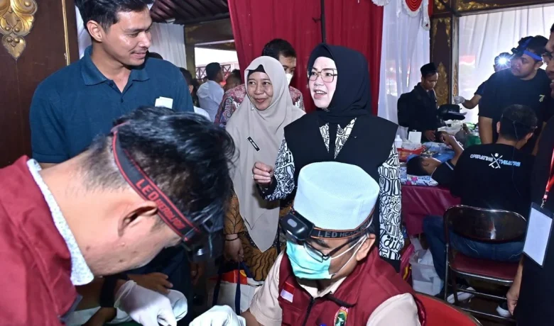 KPK Sita Uang Miliaran Rupiah saat OTT Bupati Sukoharjo Etik Suryani – Diduga Hasil Pemerasan