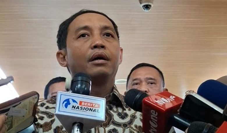 Topics Covered: Setelah 1 Bulan Menhut Raja Juli Antoni Laporkan Amplop dari Bupati Kuansing ke KPK