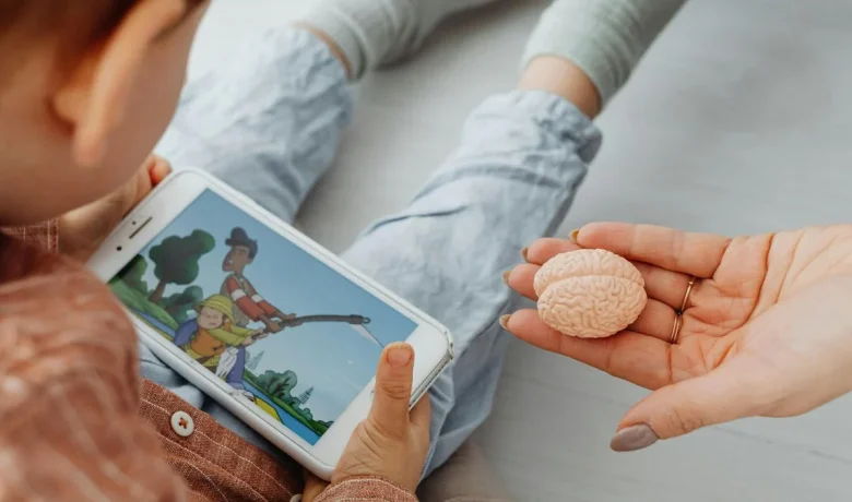 Solving Problems: Kemkomdigi: Tiga dari Lima Anak Palsukan Usia untuk Akses Media Sosial