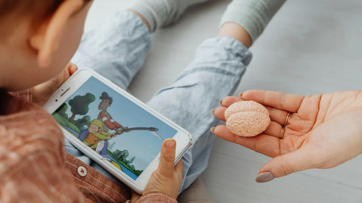Solving Problems: Kemkomdigi: Tiga dari Lima Anak Palsukan Usia untuk Akses Media Sosial