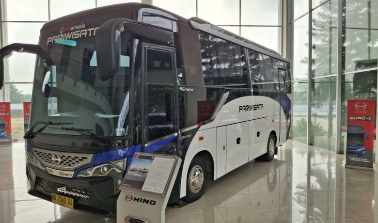 Hino Serahkan Bus GB 150 AT Euro4 ke Laskad Trans – Perkuat Armada Transportasi di Sumatera