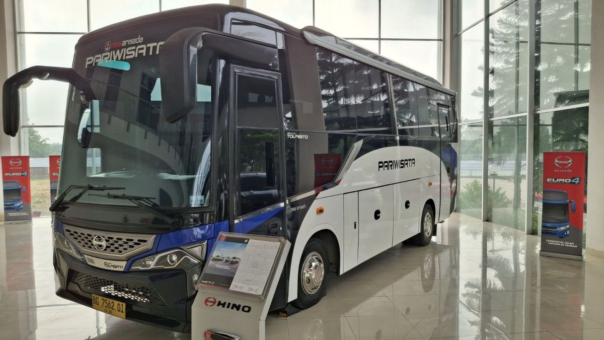 Hino Serahkan Bus GB 150 AT Euro4 ke Laskad Trans – Perkuat Armada Transportasi di Sumatera