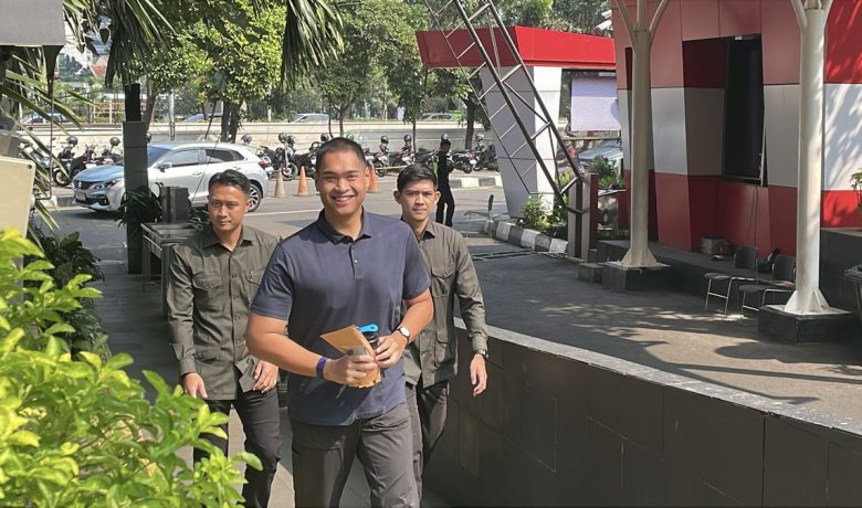 Historic Moment: Tampak Lebih Kurus, Penampilan Baru Dito Ariotedjo Curi Perhatian Saat Diperiksa KPK