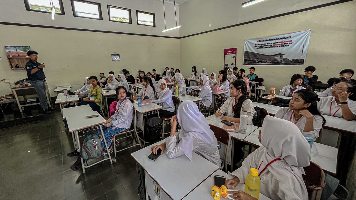 Latest Program: Ono Surono Tolak Usul SPP Sekolah Negeri Jabar Diterapkan Lagi: Pemerintah Wajib Penuhi Fasilitas Pendidikan
