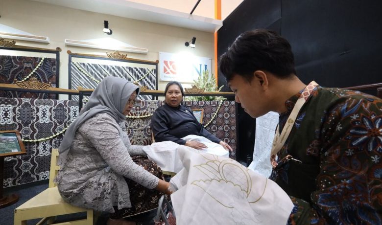 Historic Moment: BNI Bawa Mitra Binaan Batik ke Puspa Nuswantara 2026