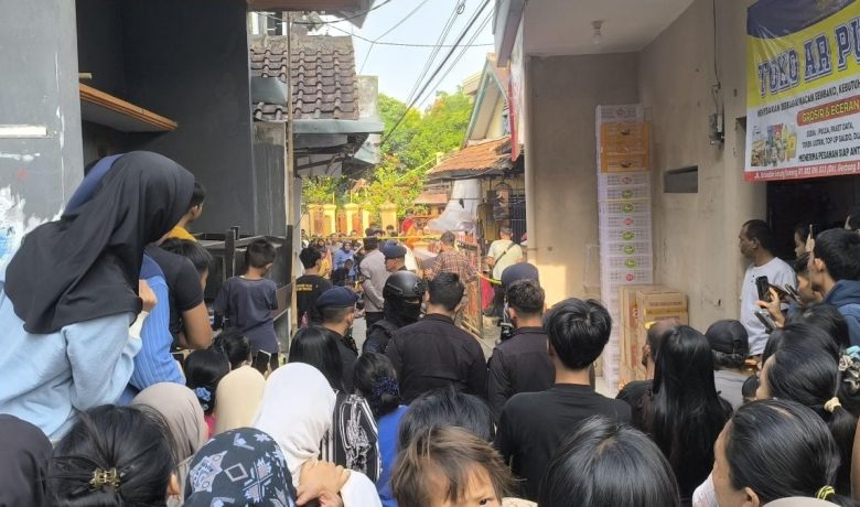 What Happened During: Densus 88 Geledah Rumah Pedagang Es Teh di Tasikmalaya, Terkait Ledakan di Dadaha