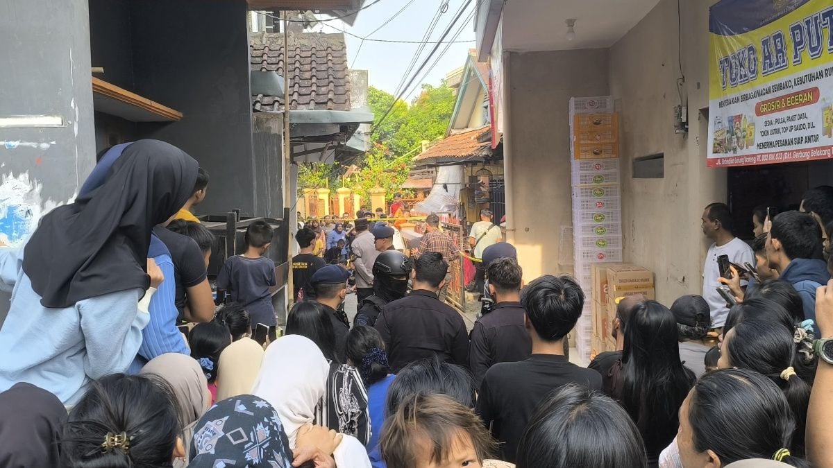 What Happened During: Densus 88 Geledah Rumah Pedagang Es Teh di Tasikmalaya, Terkait Ledakan di Dadaha