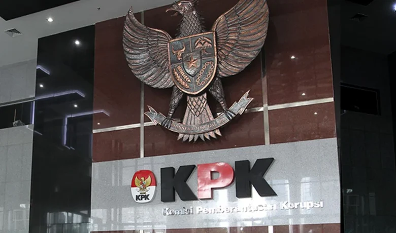 Topics Covered: KPK Duga Amplop dari Bupati Kuansing ke Menhut Raja Juli Antoni Terkait Pelepasan Izin Kawasan HPT