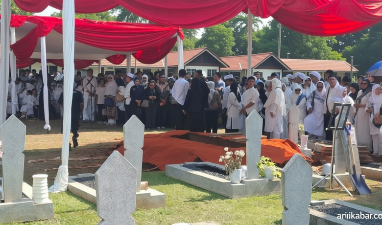 What Happened During: Jusuf Kalla hingga Jimly Asshiddiqie Hadiri Pemakaman Militer Rachmat Gobel di TMP Kalibata