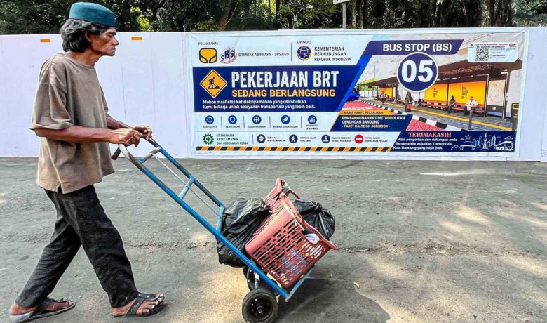 Jalur BRT Bandung Harus Steril PKL dan Parkir Liar, Farhan Buka Peluang Investor Bangun Gedung Parkir