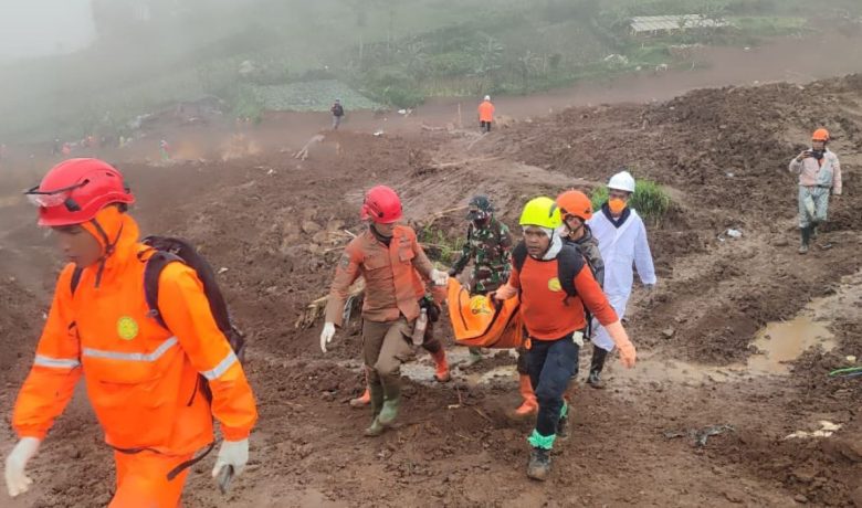Official Announcement: Operasi SAR Longsor Pasirlangu Terus Berlanjut, 99 Bodypack Dievakuasi hingga Senin