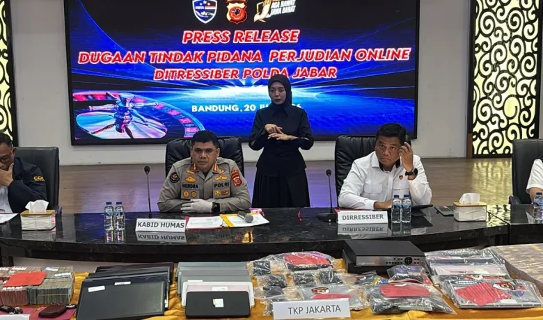 Judi Online Berkedok Live Streaming Dibongkar Polda Jabar – 11 Tersangka Diringkus dan 1 Bos Buron