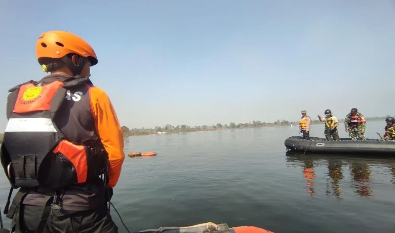 Historic Moment: Pemuda Asal Cimahi Diduga Tenggelam di Waduk Saguling, Tim SAR Lakukan Pencarian