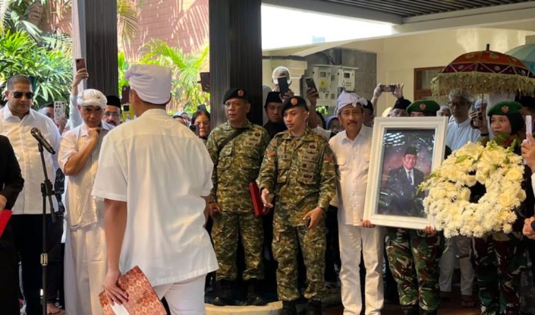 Jasad Rachmat Gobel Dimakamkan Secara Militer di TMP Kalibata