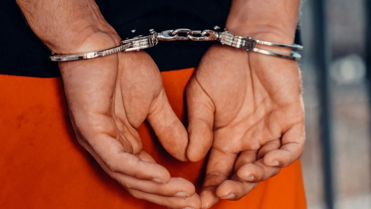​Diteriaki Jambret hingga Babak Belur Dihakimi Massa – Pria di Cigadung Ternyata Terduga Pelaku Penipuan