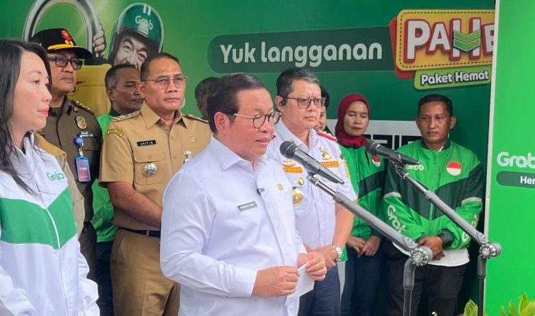 Pramono Janji Tambah Shelter Ojol di Terminal-Stasiun Demi Cegah Parkir Liar di Trotoar