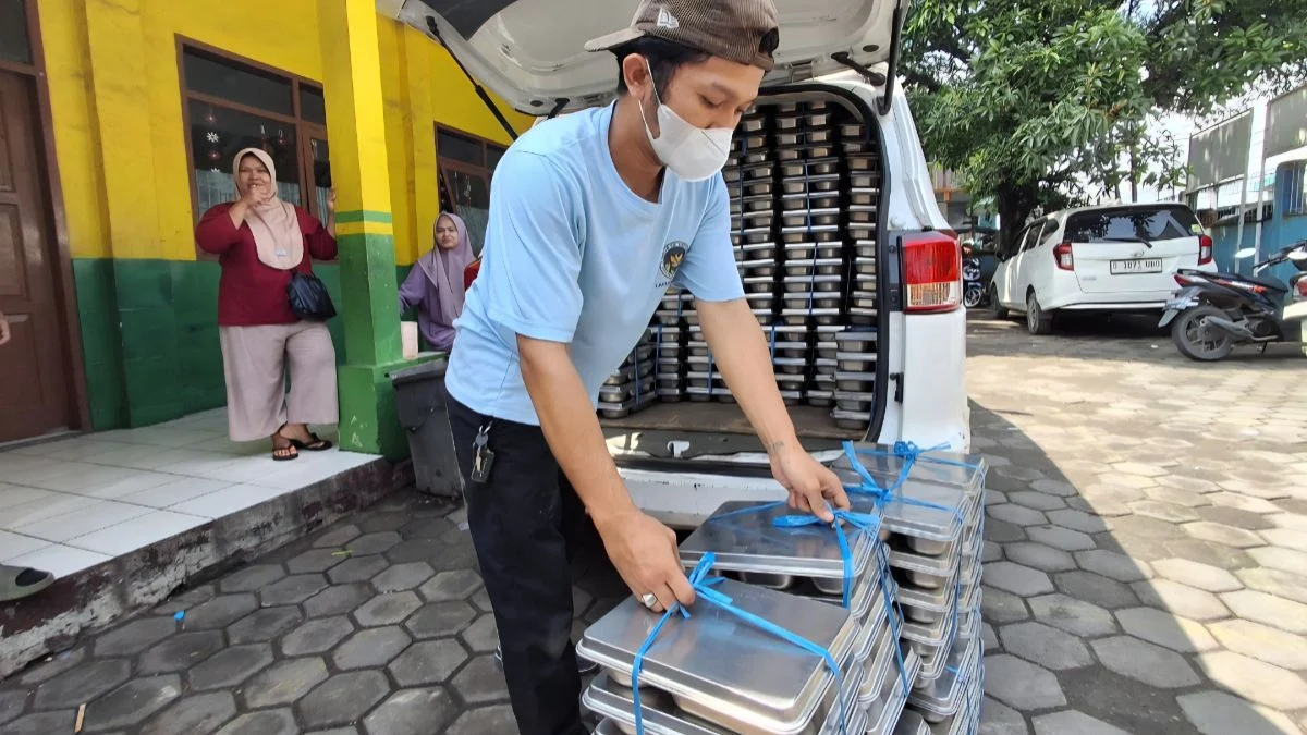 Topics Covered: Kecewa Dianggap Biang Kerok hingga Maling, Mitra MBG Bakal Gembok Dapur Secara Nasional