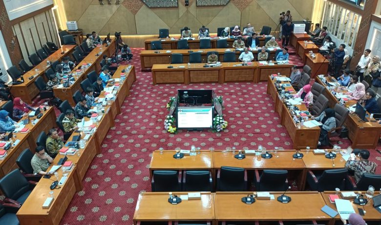 Main Agenda: Menkes Curhat ke Komisi IX, Realisasi Anggaran 2025 Rendah karena Dana Rp12,3 Triliun Diblokir Kemenkeu